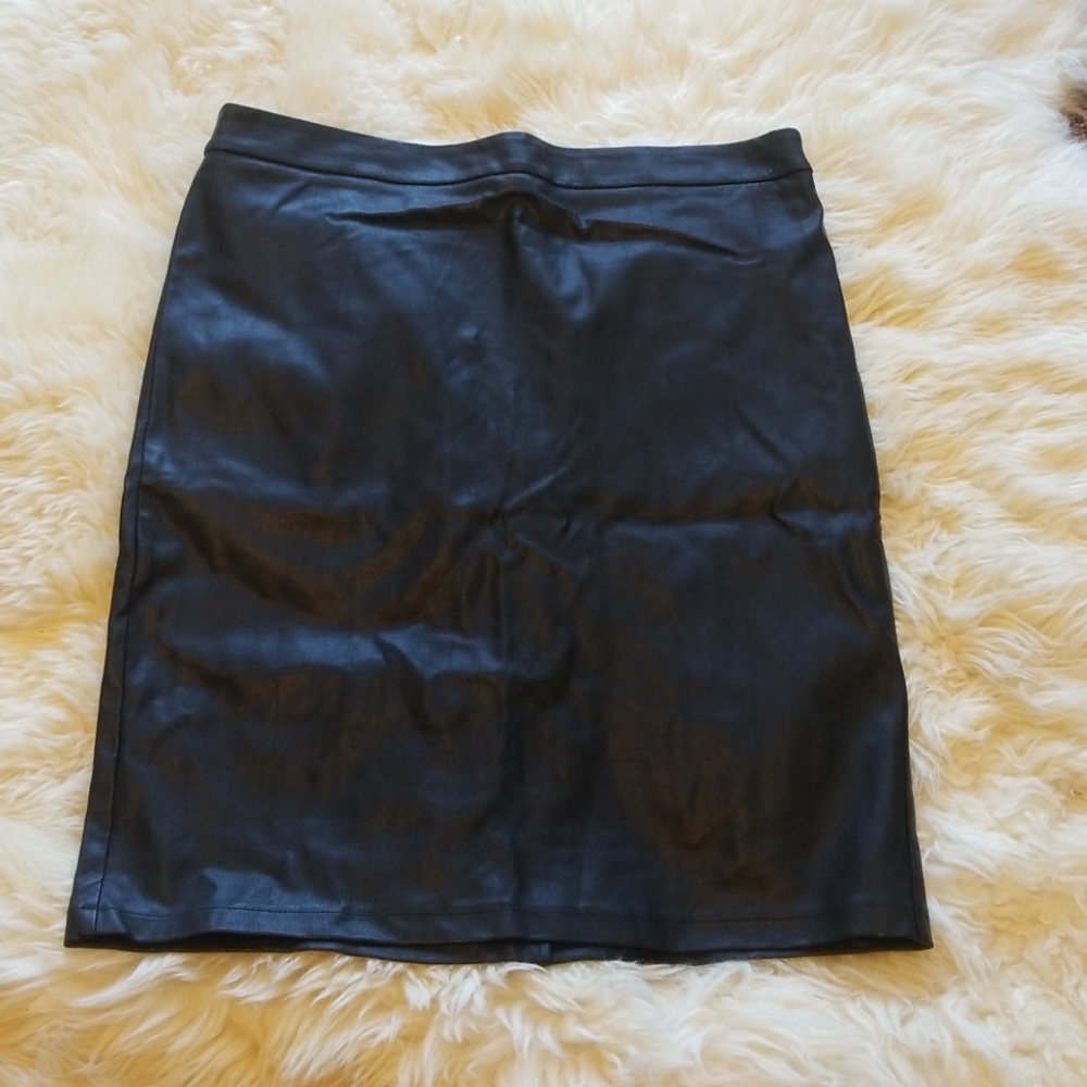 Faux Leather Pencil skirt